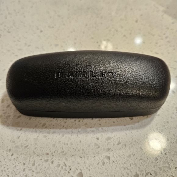 Oakley Black Hard Clam Shell Dimple Glasses Case | Black Embossed Logo - Picture 1 of 9